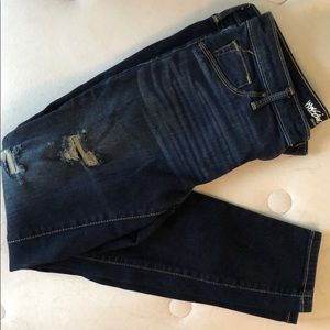Destroyed denim jeggings